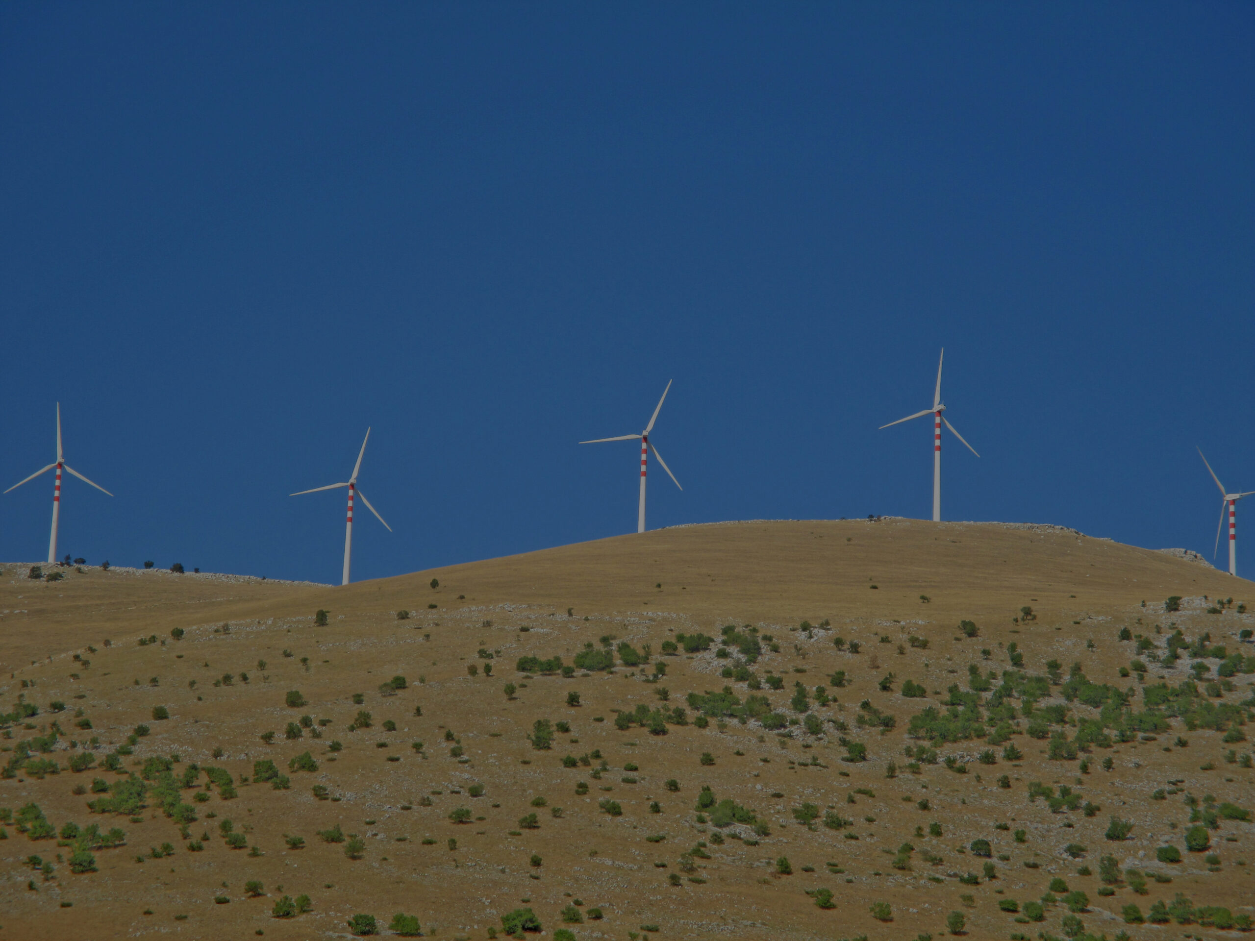 De Luca: “La Regione andrà al Tar per il no alle pale eoliche di Orvieto”