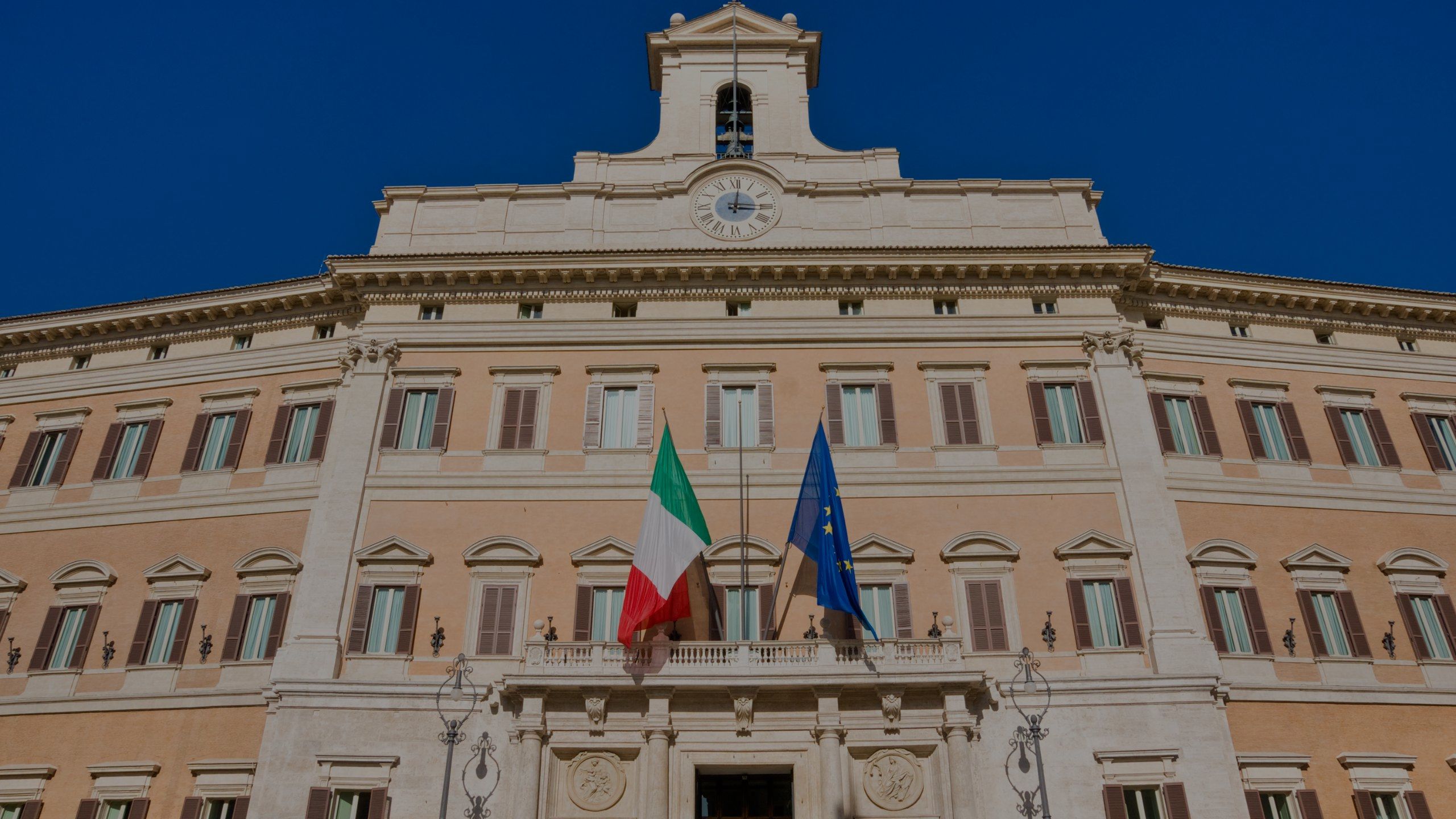 Fra guerre e incertezze rivive un forte sentimento costituzionale