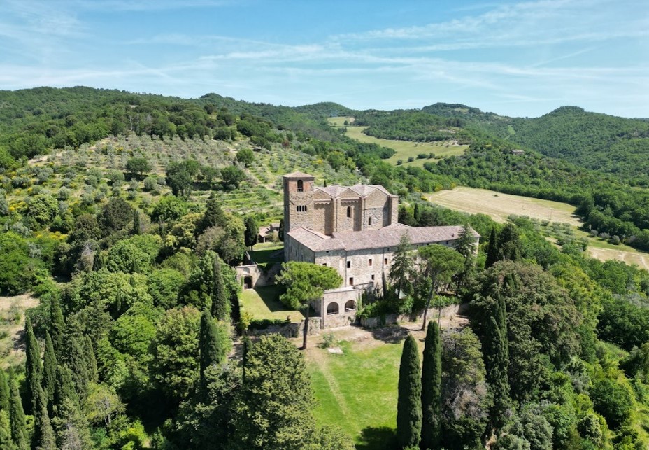 L’abbazia umbra capolavoro dei benedettini che conquista cinema e tv