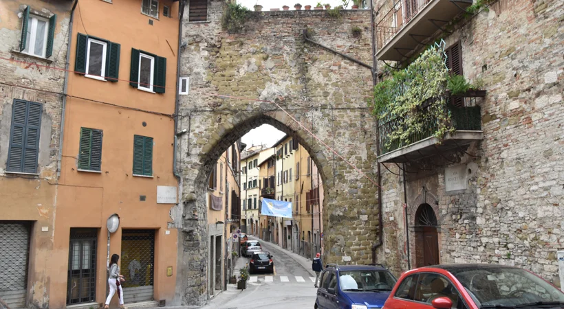Su un terrazzino a Porta Pesa a fare il tifo per la Repubblica