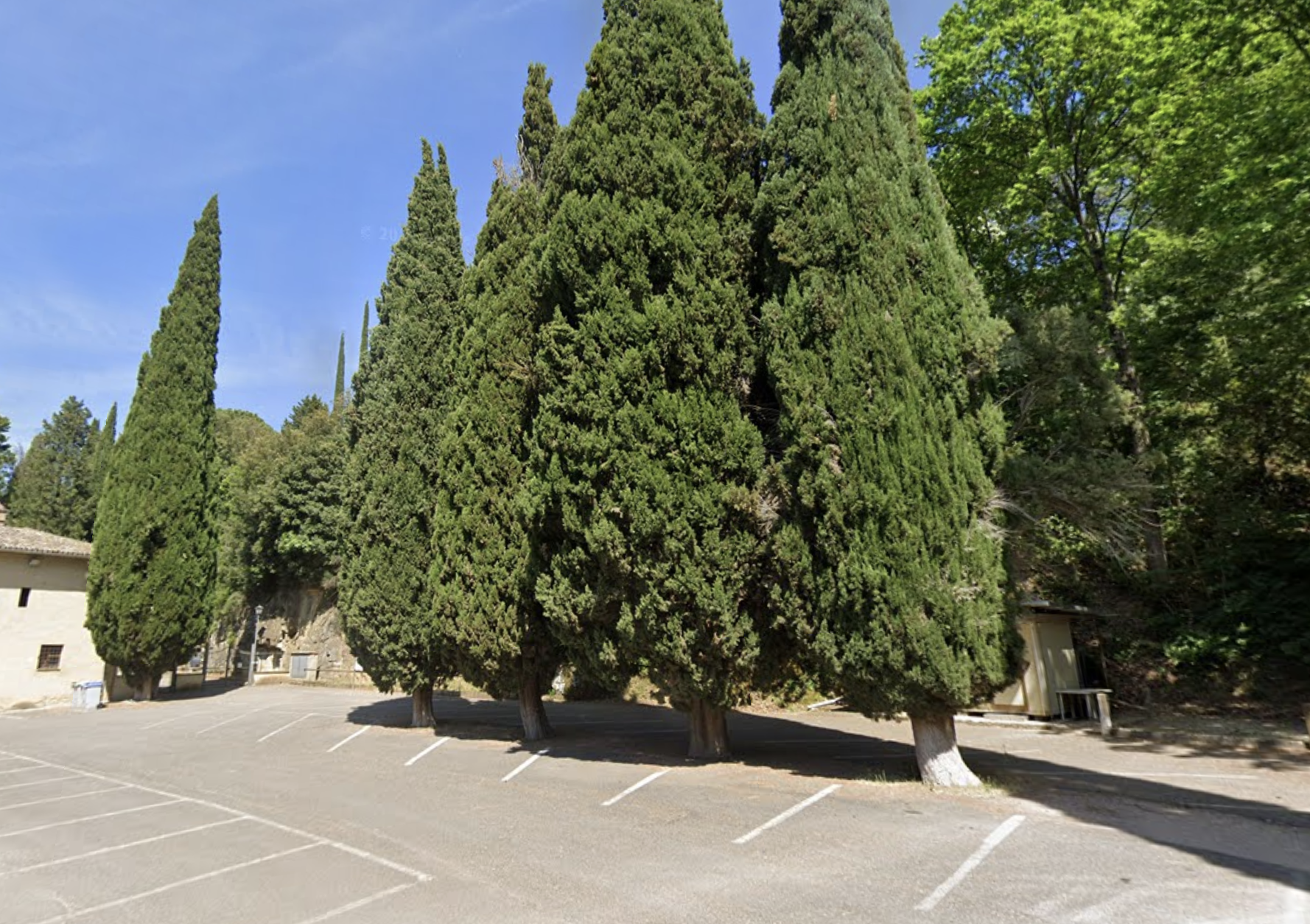 L’astronave nel cimitero-giardino di Bettona che evoca Scarpa e Dune