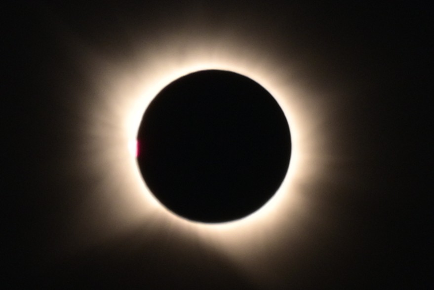 Eccitazione mediatica da eclissi e quella totale del lontano 1961