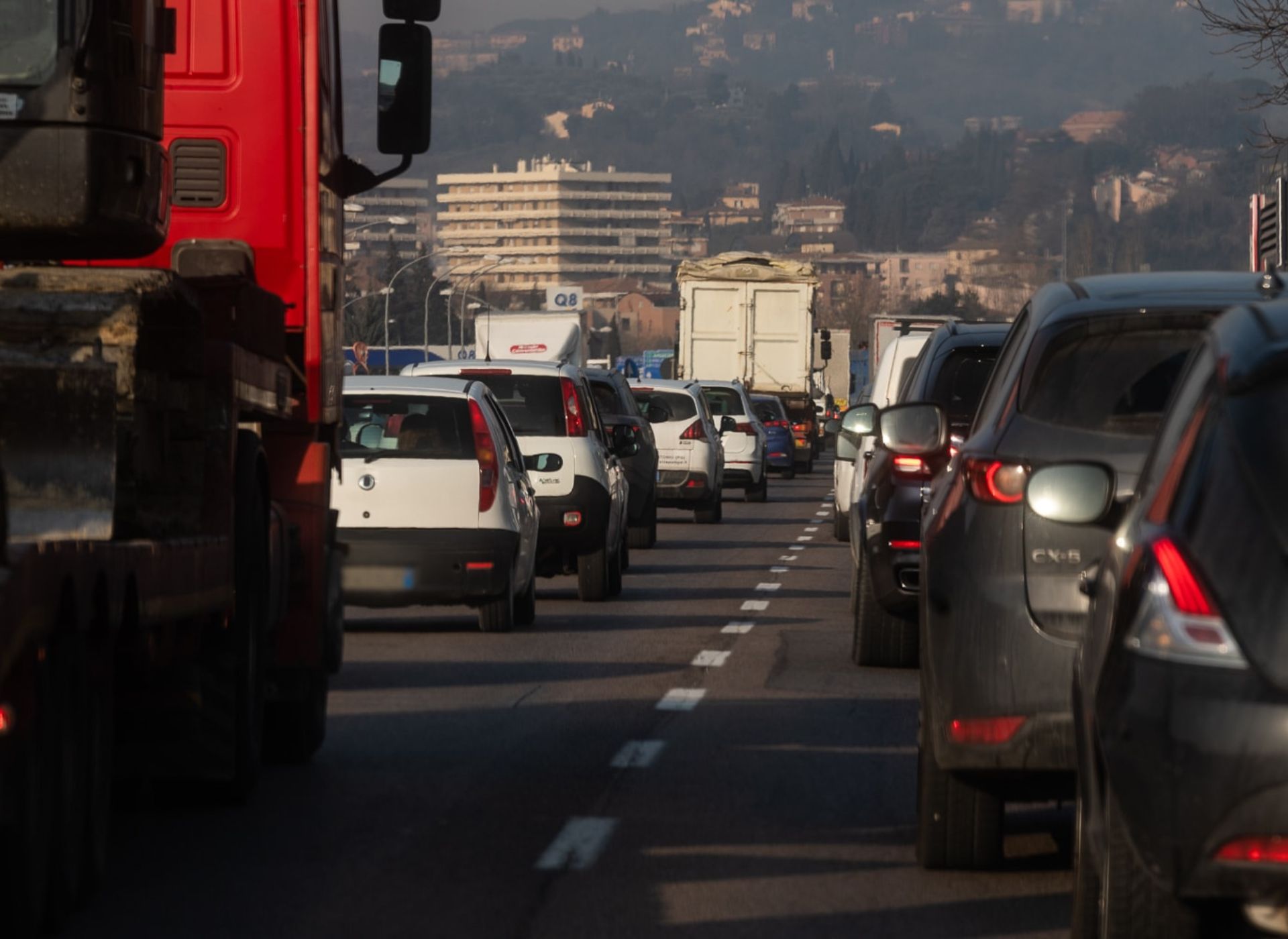 Perugia è soffocata dal traffico e la politica (tutta) non fa niente